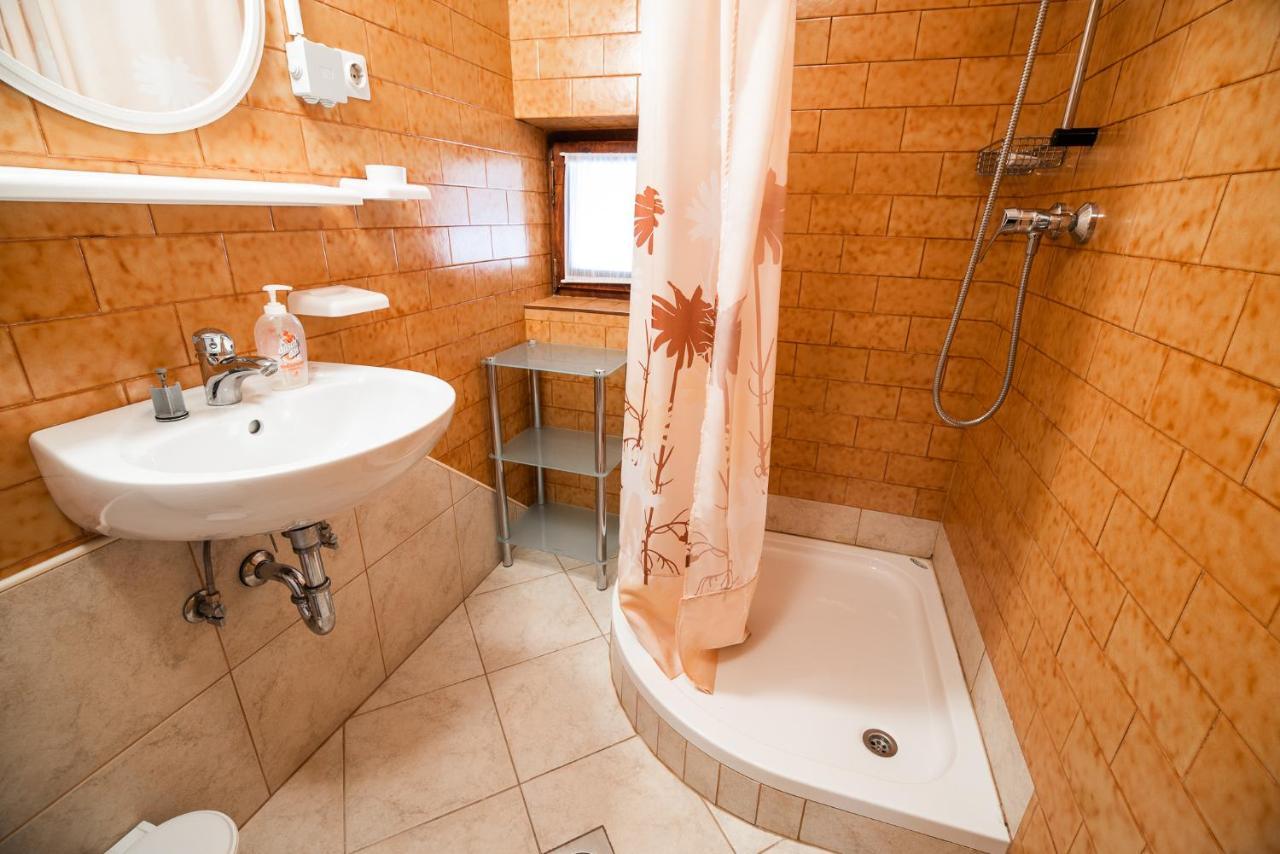 Farm Stay Zagar Mozirje Habitación foto